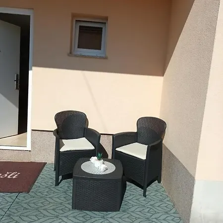 Hana U Blizini Ronilackog Kluba I Kostrenskih Plaza 科斯特雷纳