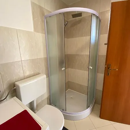 Apartman Hana U Blizini Ronilackog Kluba I Kostrenskih Plaza *