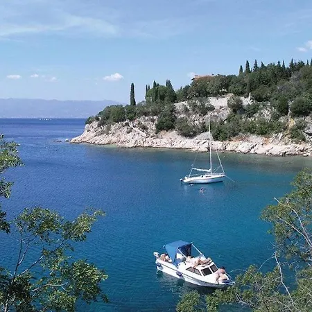 Apartman Hana U Blizini Ronilackog Kluba I Kostrenskih Plaza