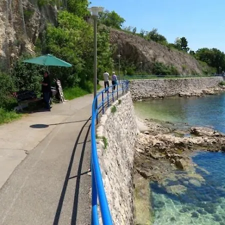 Apartman Hana U Blizini Ronilackog Kluba I Kostrenskih Plaza