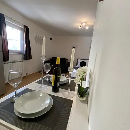 Hana U Blizini Ronilackog Kluba I Kostrenskih Plaza *