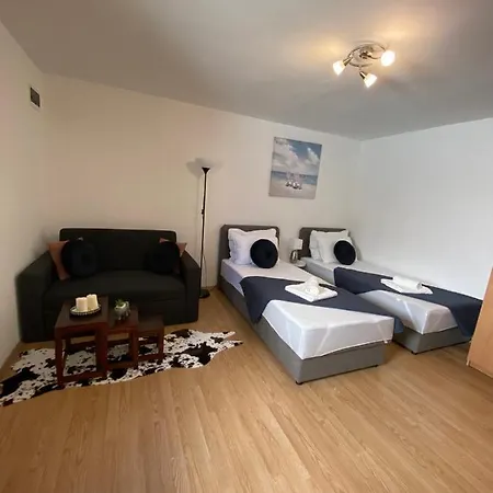 Apartman Hana U Blizini Ronilackog Kluba I Kostrenskih Plaza