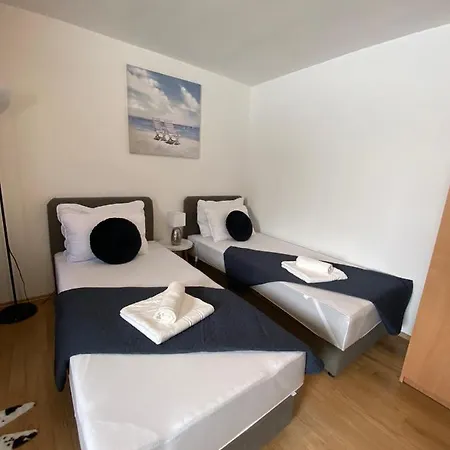 Apartman Hana U Blizini Ronilackog Kluba I Kostrenskih Plaza