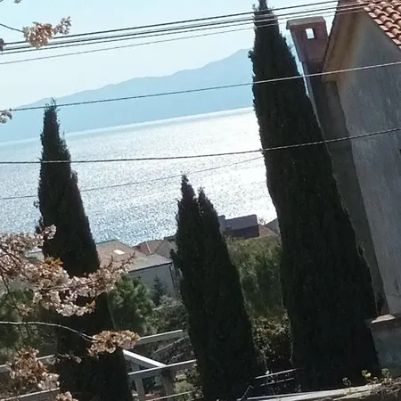 Hana U Blizini Ronilackog Kluba I Kostrenskih Plaza Apartman