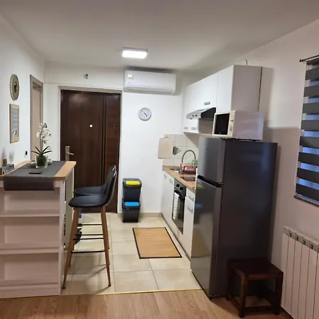 Hana U Blizini Ronilackog Kluba I Kostrenskih Plaza