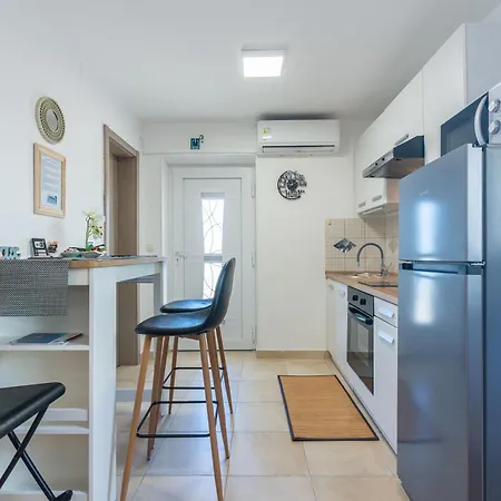 Hana U Blizini Ronilackog Kluba I Kostrenskih Plaza Apartman