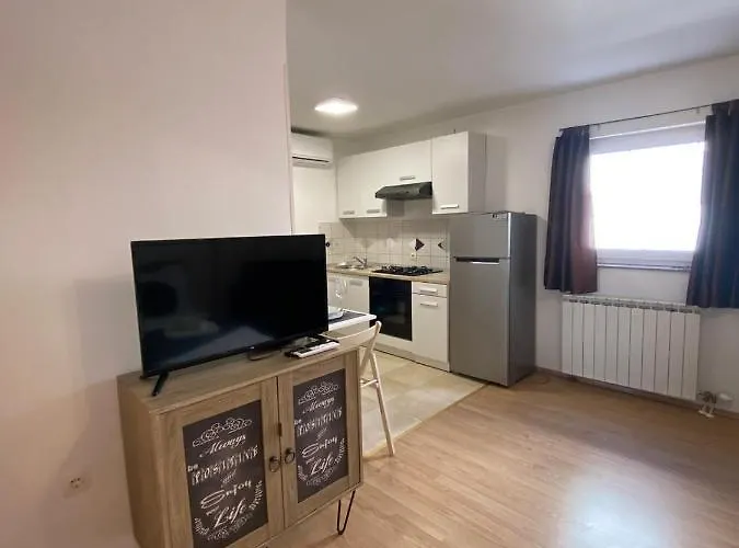 Hana U Blizini Ronilackog Kluba I Kostrenskih Plaza *