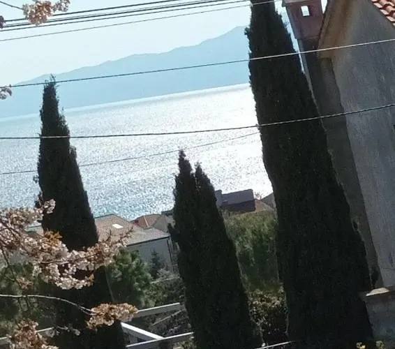 Hana U Blizini Ronilackog Kluba I Kostrenskih Plaza Apartamento